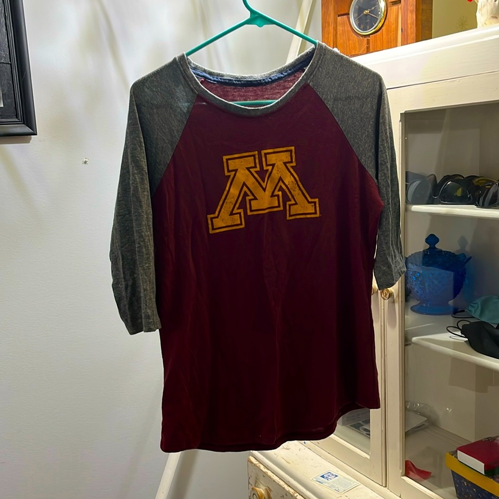 Minnesota Golden Gophers shirt in lg